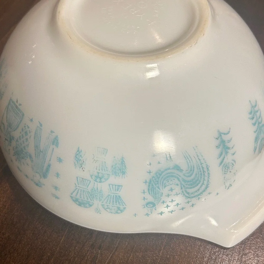Vintage Pyrex Butterprint Amish Mixing Bowls 2pc Matching Set Cinderella 441 443